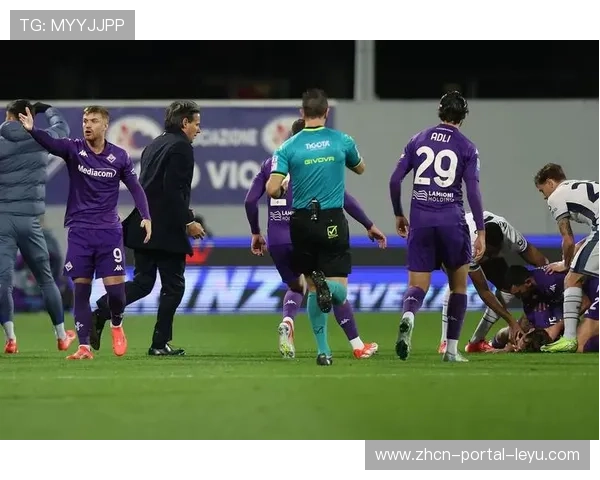 意甲俱乐部纪念佛罗伦萨老板科米索，赛前默哀仪式举行