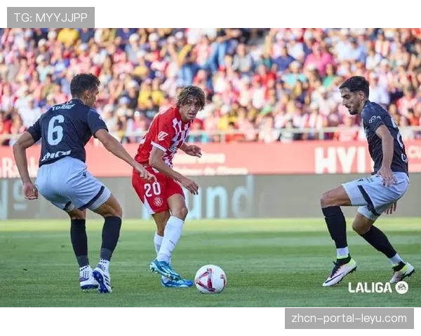 吉罗纳vs奥萨苏纳:多夫比克接萨维奥倒三角回传,于点球点附近肋部位置推射破门 吉罗纳vs奥萨苏纳:多夫比克接萨维奥倒三角回传,于点球点附近肋部位置推射破门